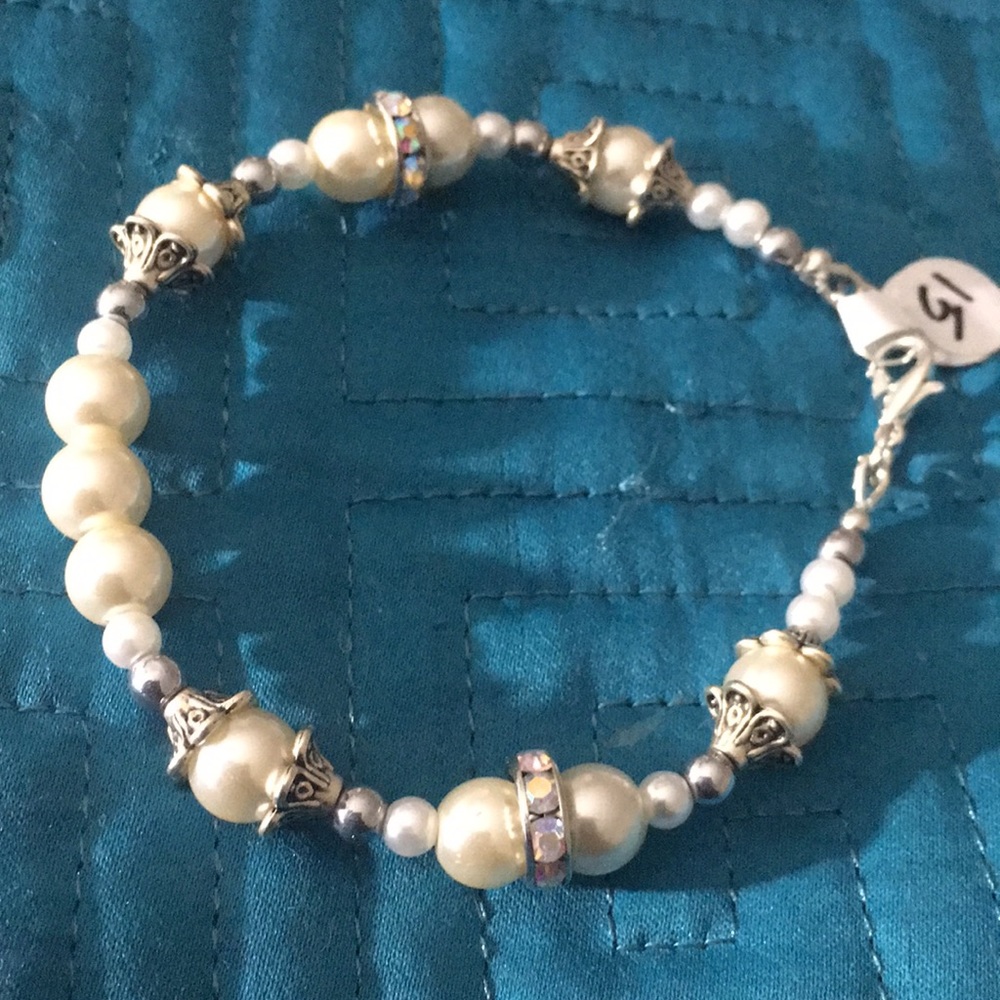 Cream and white faux pearl rhinestone bracelet